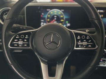 Mercedes-Benz A-Klasse 200 Business Solution | Elektrische Trekhaak | Parkeercamera | St